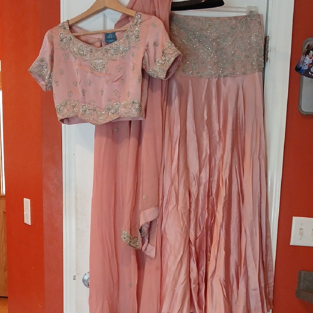 Chic Embellished Women's Skirt Set in Soft Pink